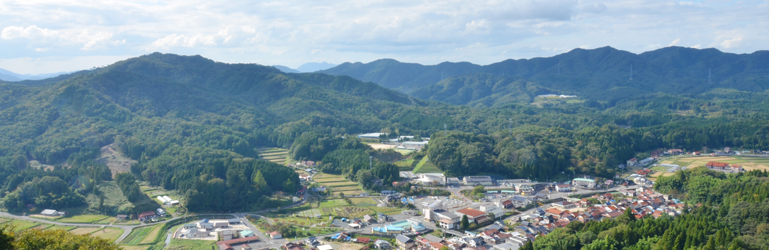 瀬戸山城から見た飯南町の風景
